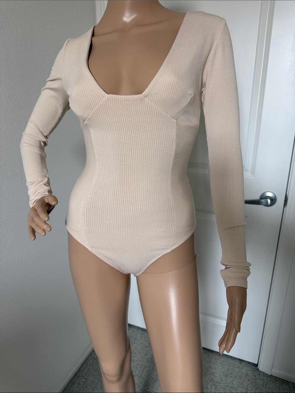 Ribbed Long-Sleeve Scoop V-Neck Bodysuit - Cream